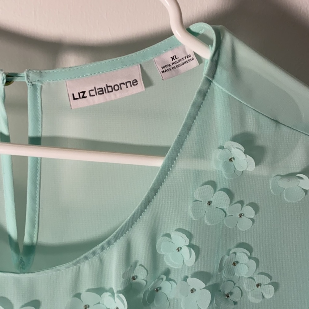 NWOT Liz Claiborne Sheer blouse with flower detail - Picture 3 of 11